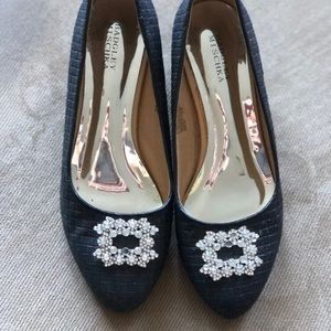 Badgley Mischka Delilah Diamond Buckle Wedges Blk